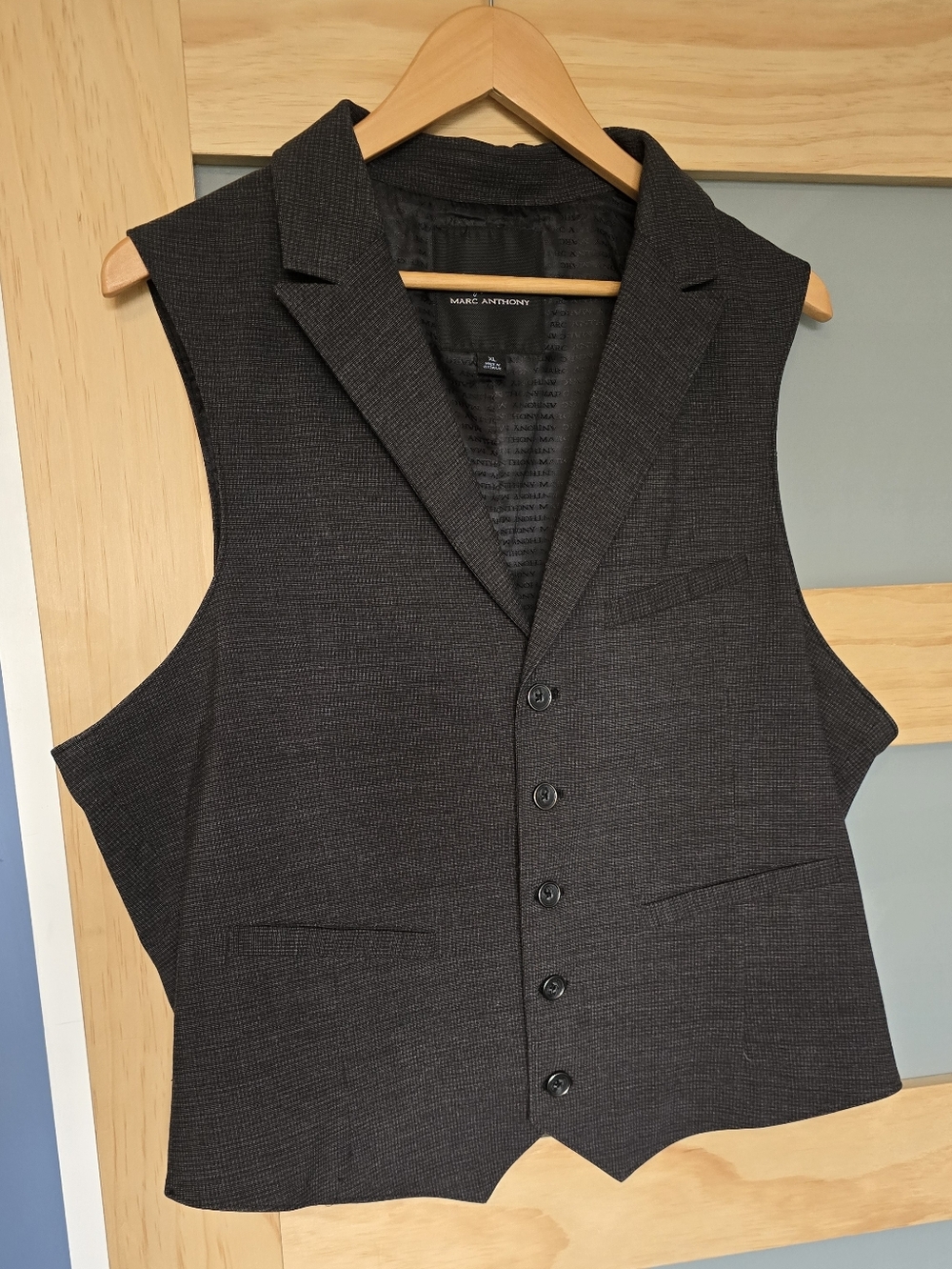 Marc Anthony Men's Charcoal Textured Vest